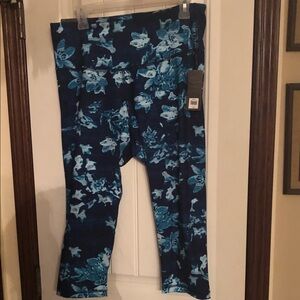 Floral Blue and White leggings. Capri size xl